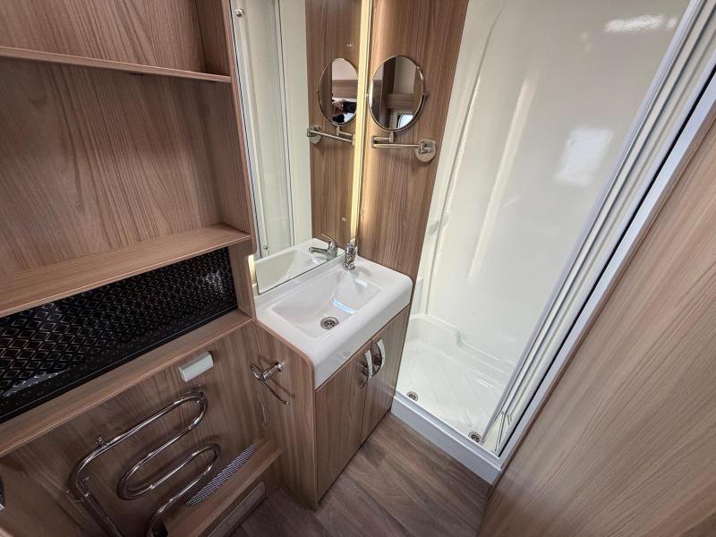 Swift Elegance 580 - Image 22