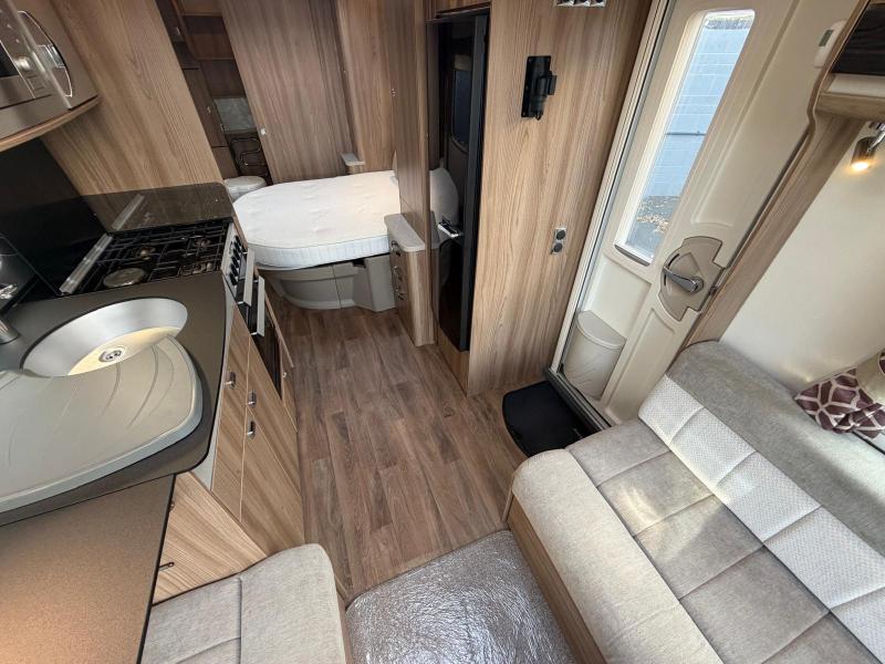 Swift Conqueror 580 - Image 8