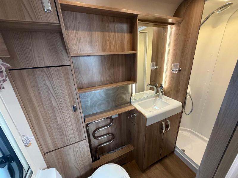Swift Conqueror 580 - Image 22