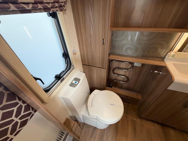 Swift Conqueror 580 - Image 23