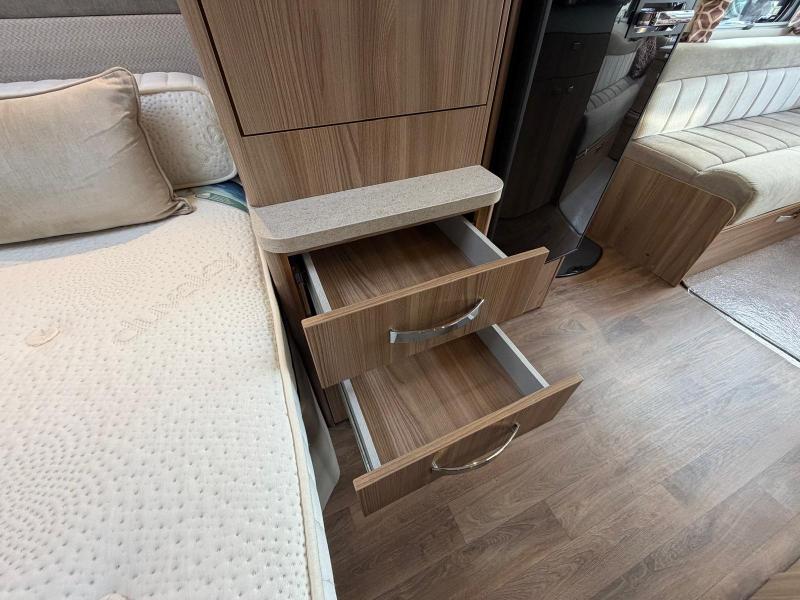 Swift Conqueror 580 - Image 31