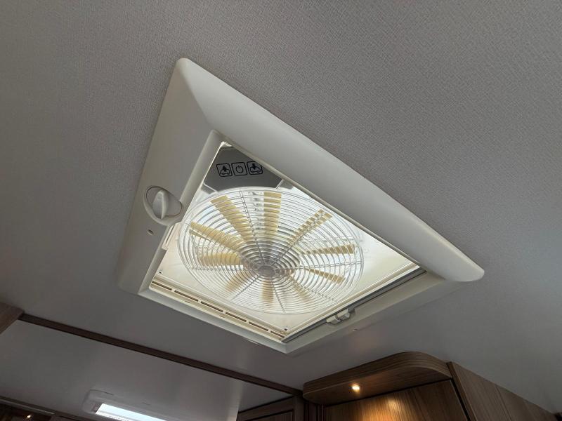 Swift Conqueror 580 - Image 35