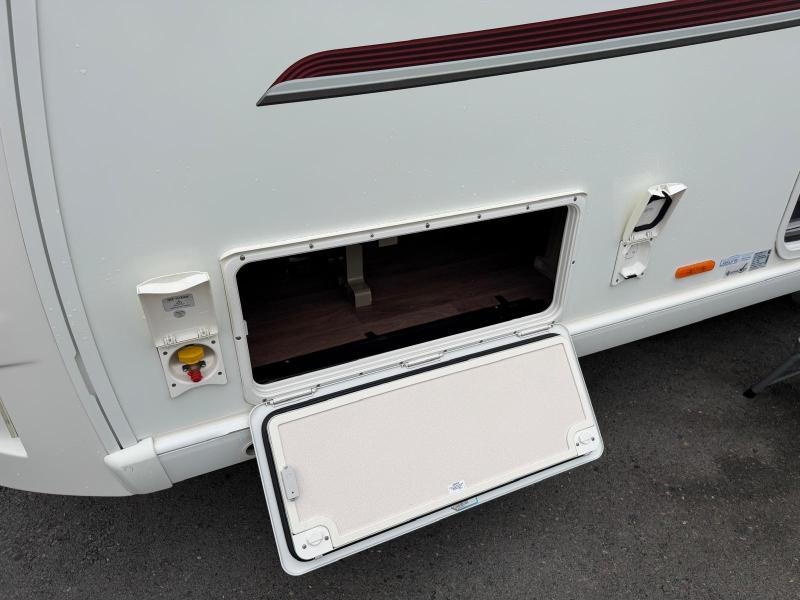 Swift Conqueror 580 - Image 40