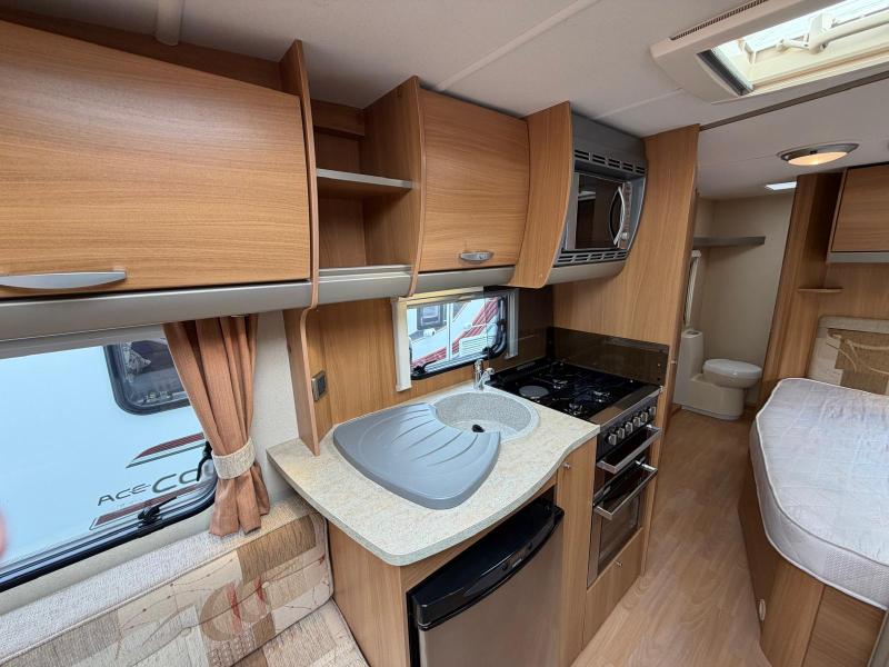 Swift Charisma 550 - Image 8