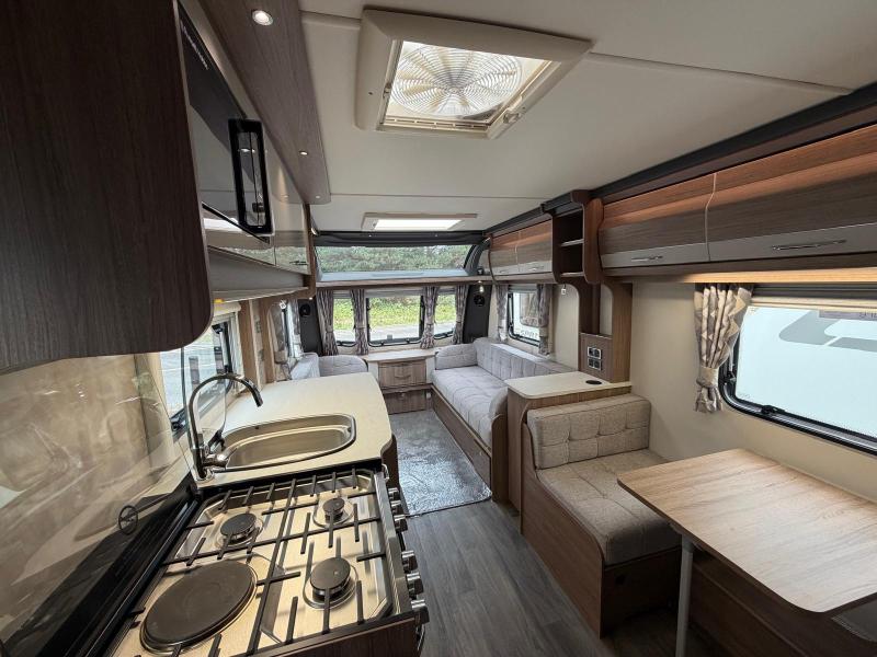 Coachman VIP 520 - Image 2