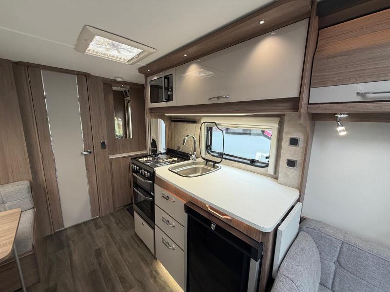 Coachman VIP 520 - Image 8