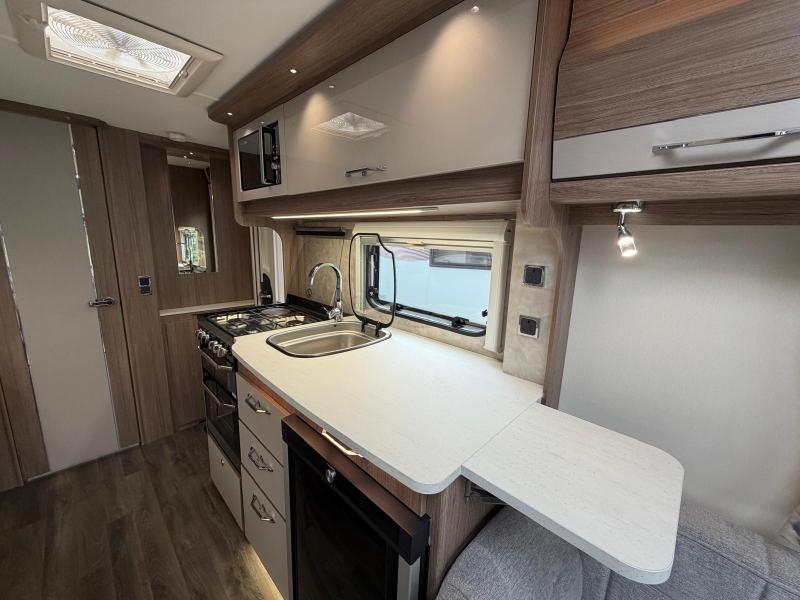 Coachman VIP 520 - Image 9