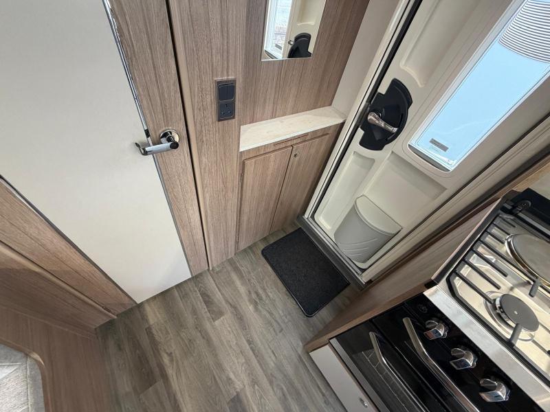 Coachman VIP 520 - Image 16