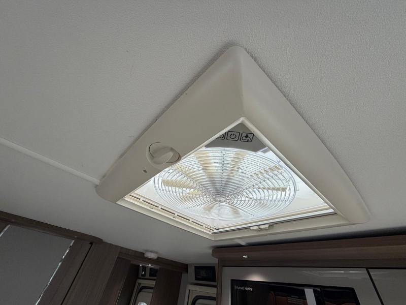 Coachman VIP 520 - Image 25