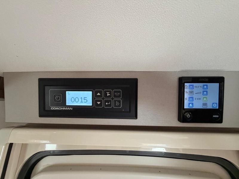 Coachman VIP 520 - Image 33