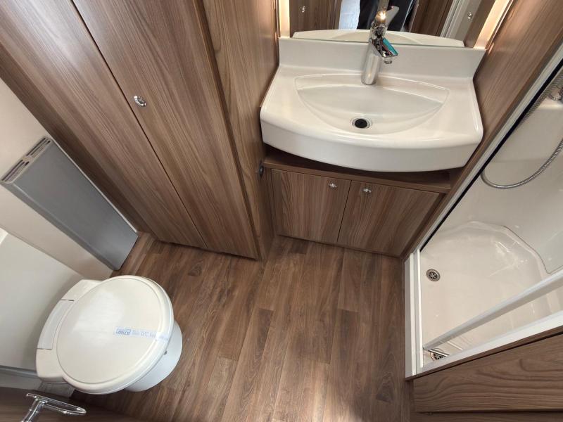 Swift Conqueror 530 - Image 16