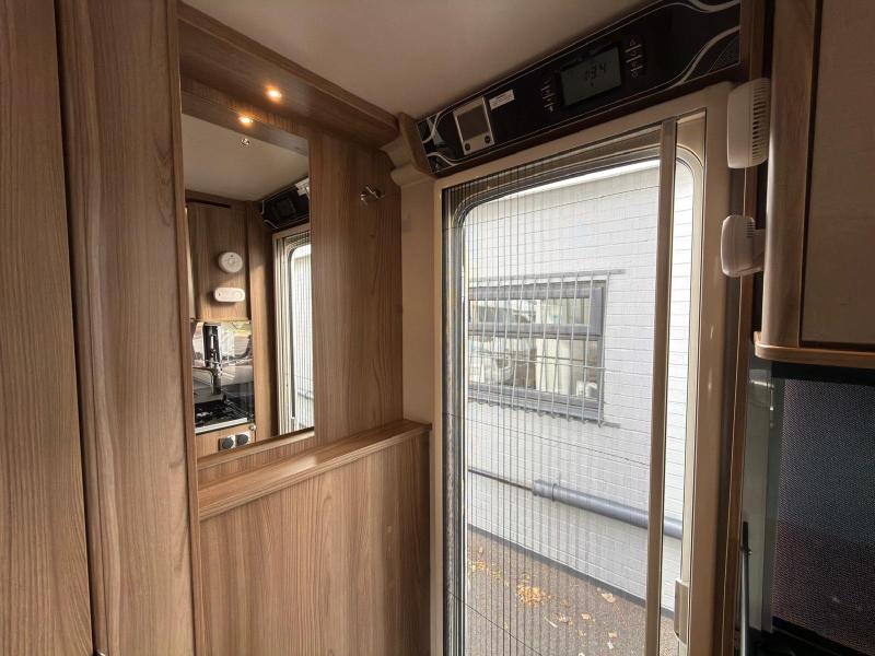 Swift Conqueror 530 - Image 24