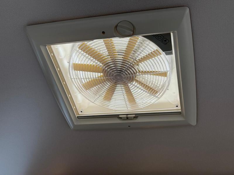 Swift Conqueror 530 - Image 26