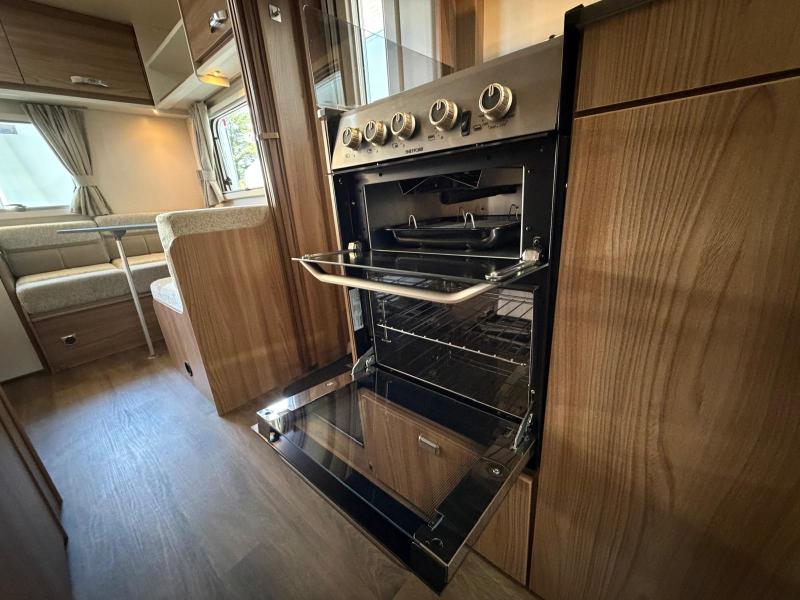 Swift Fairway 590 - Image 10