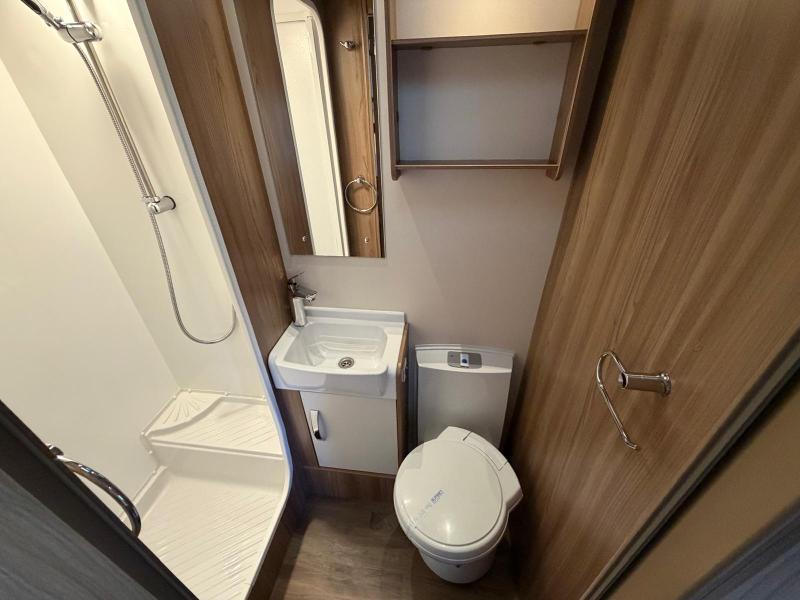 Swift Fairway 590 - Image 18
