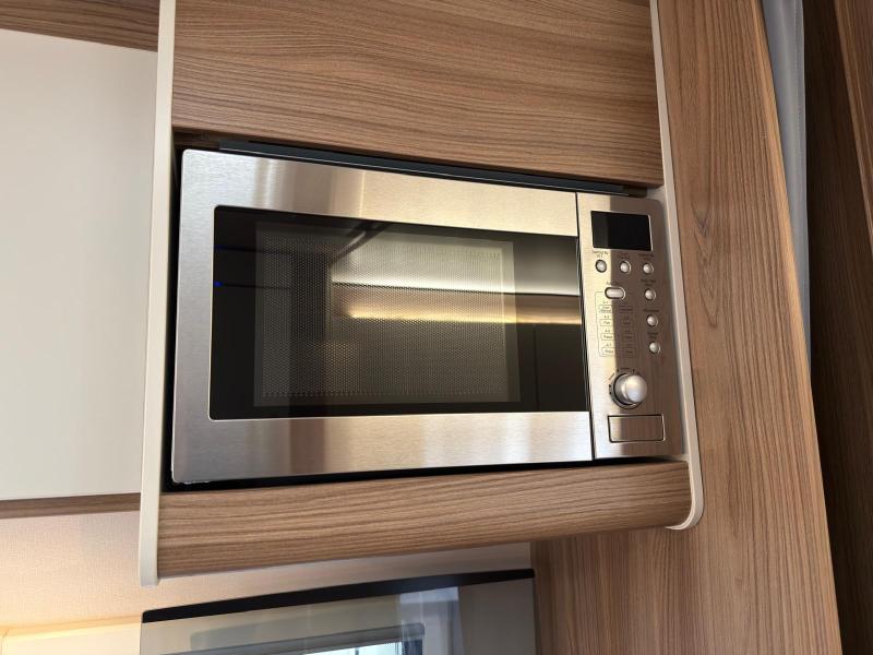 Swift Escape 664 - Image 12