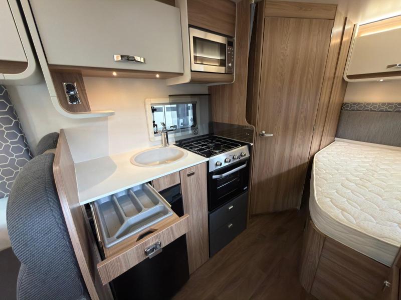 Swift Escape 664 - Image 13
