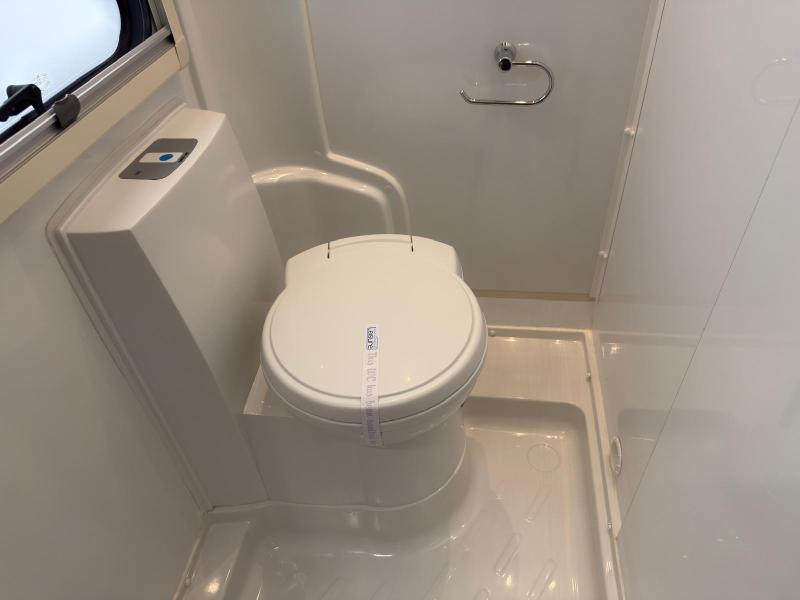 Swift Escape 664 - Image 16