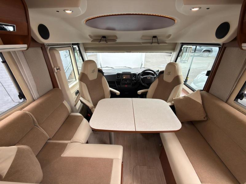 Rapido 8065 DF A-Class - Image 3