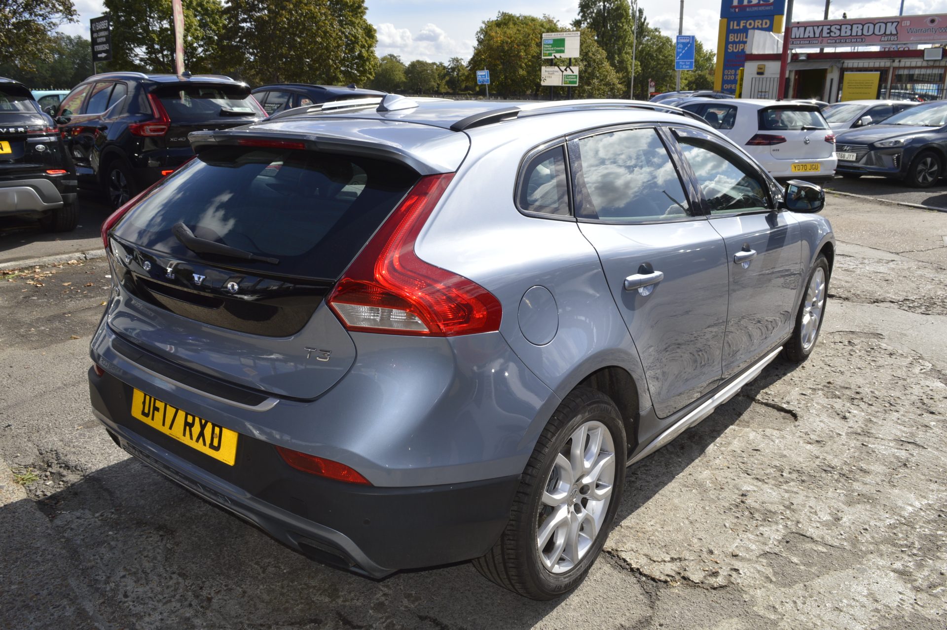 Volvo V40 CROSS COUNTRY - Image 2