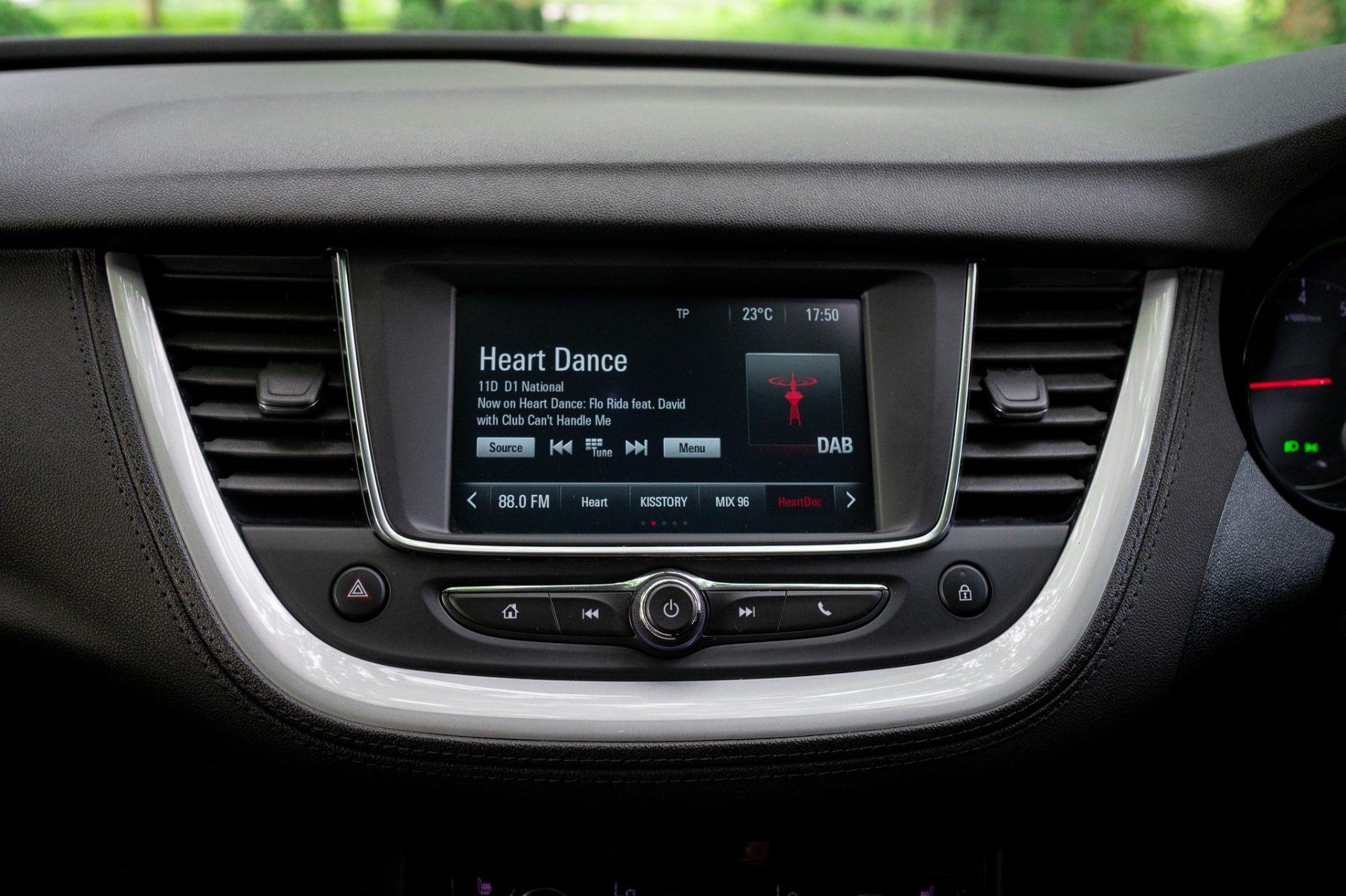 Vauxhall Grandland X 1.5 Turbo D BlueInjection SE - Image 13