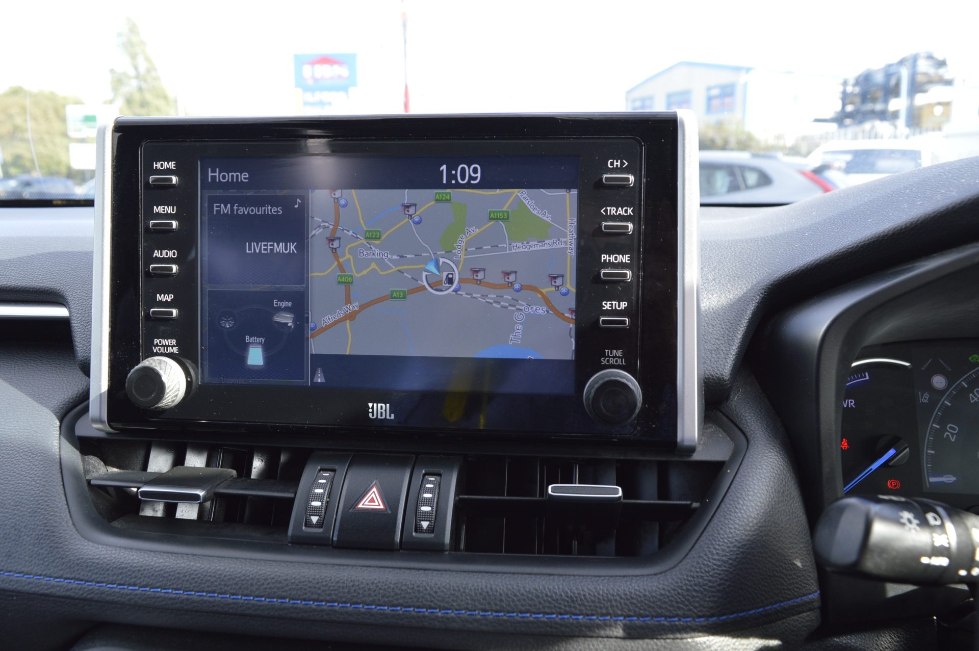 TOYOTA RAV-4 HYBRID - Image 18
