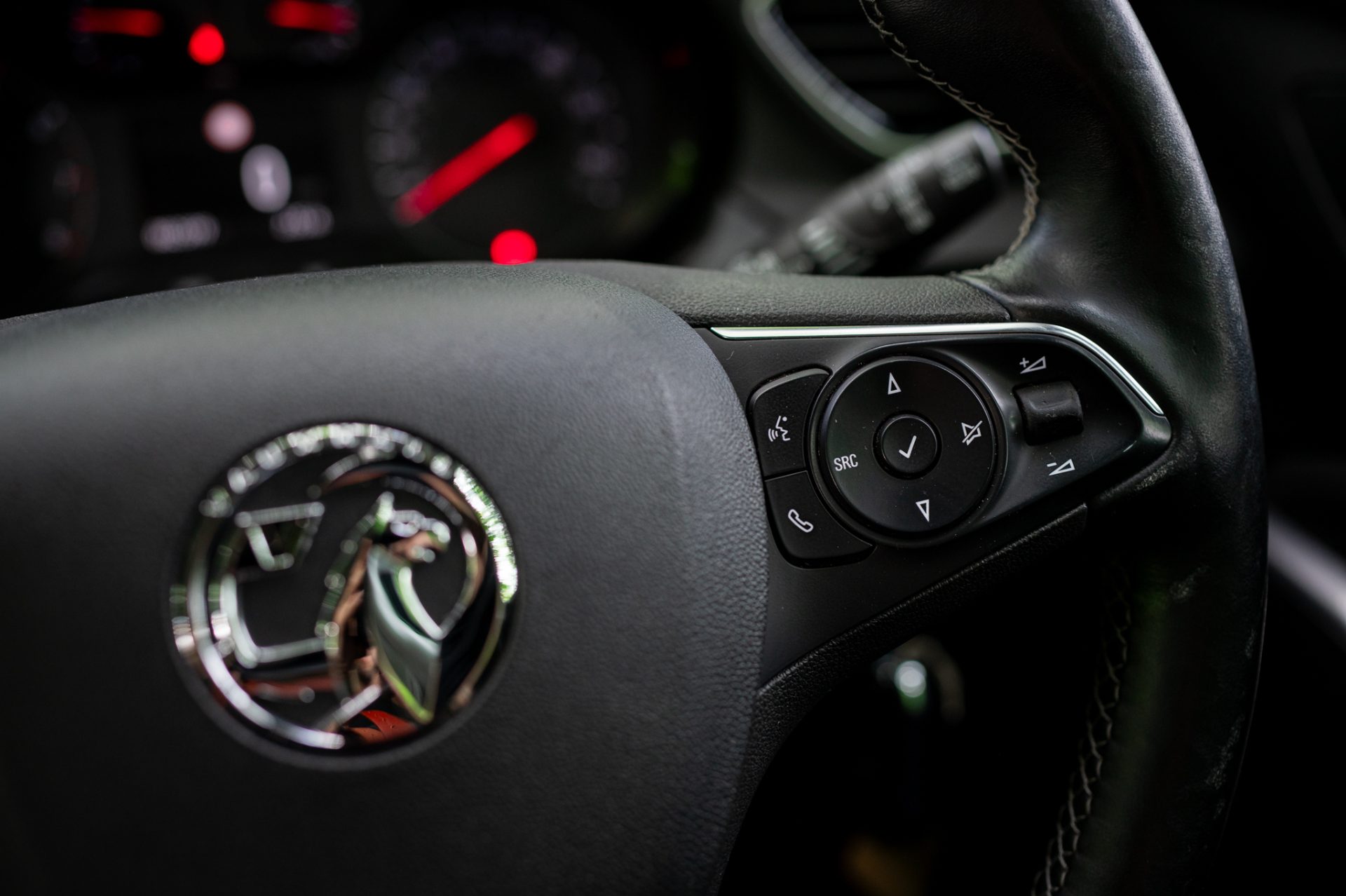Vauxhall Grandland X 1.5 Turbo D BlueInjection SE - Image 8