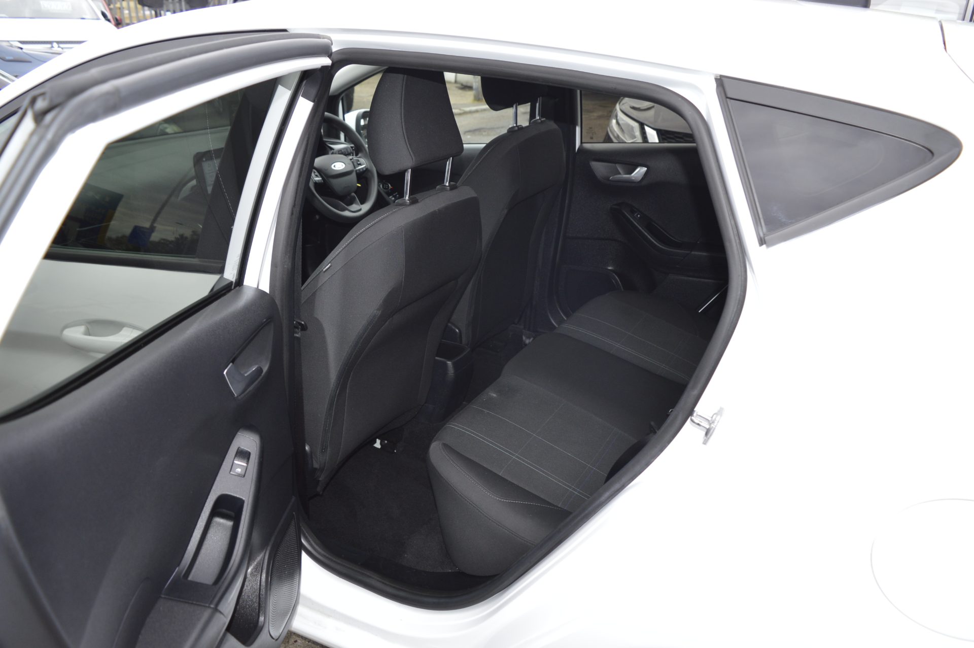 Ford Fiesta - Image 10