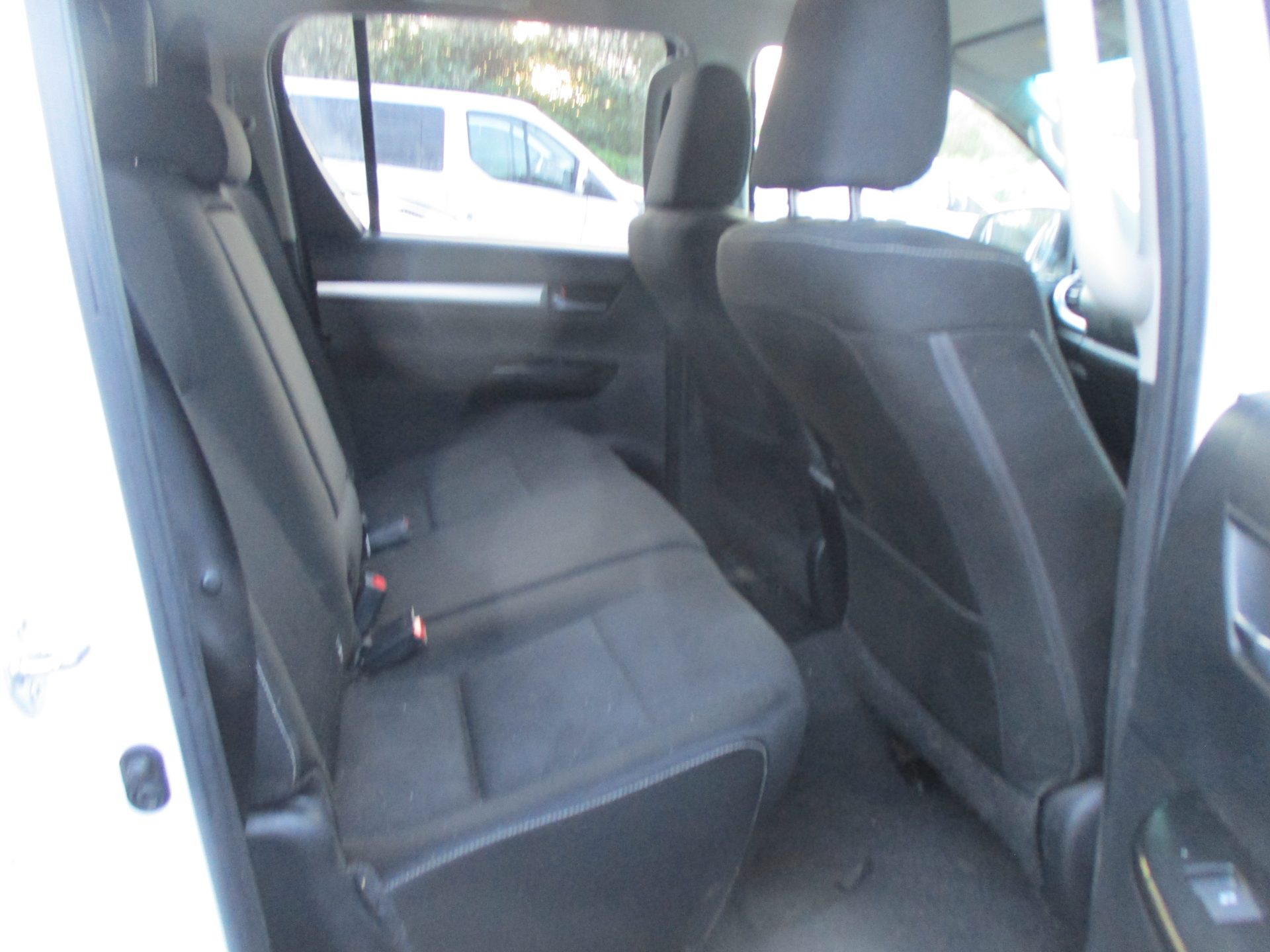 Toyota HILUX INVINCIBLE Double Cab 4x4 pickup - Image 8