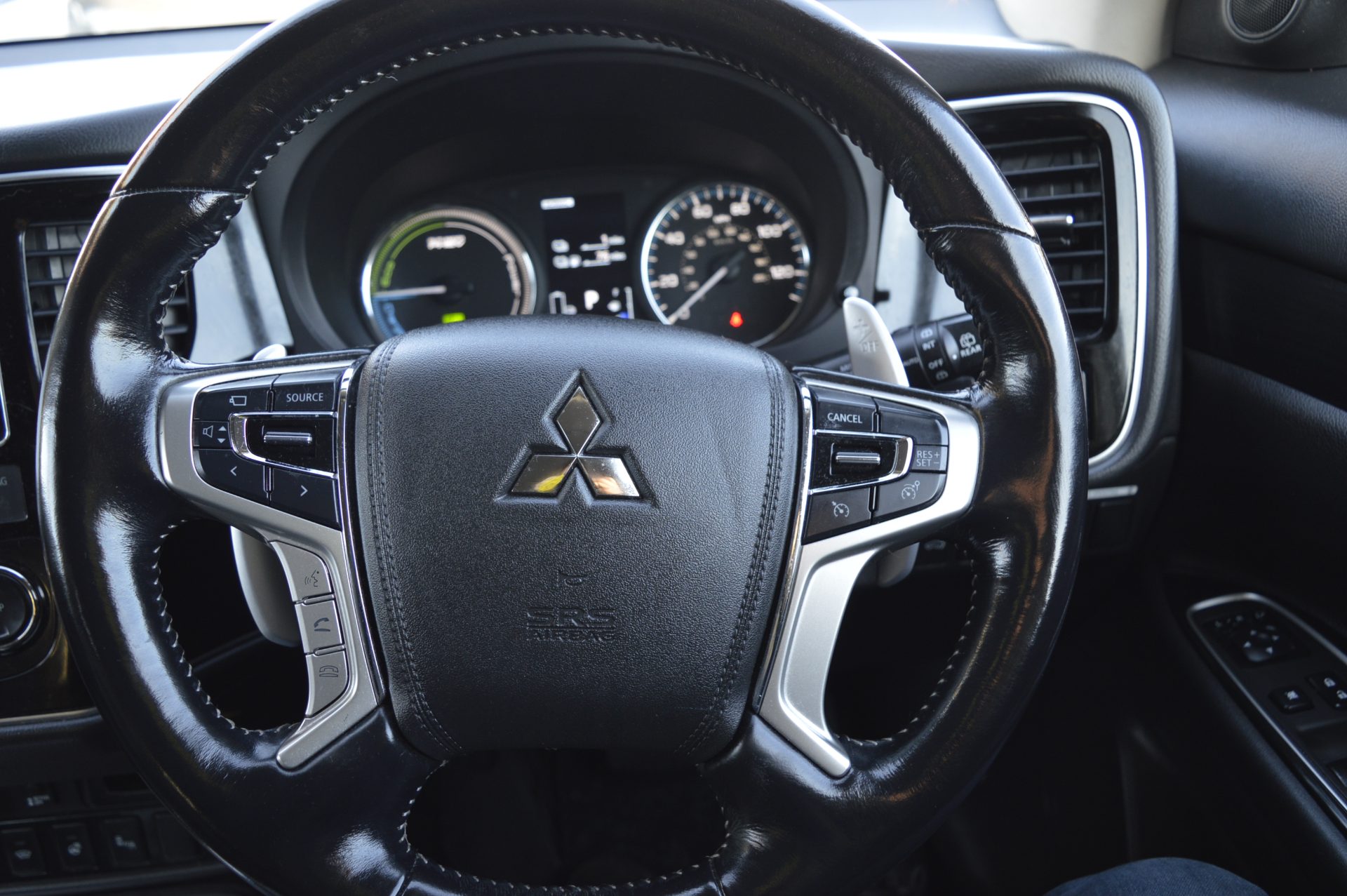 Mitsubishi Outlander - Image 17