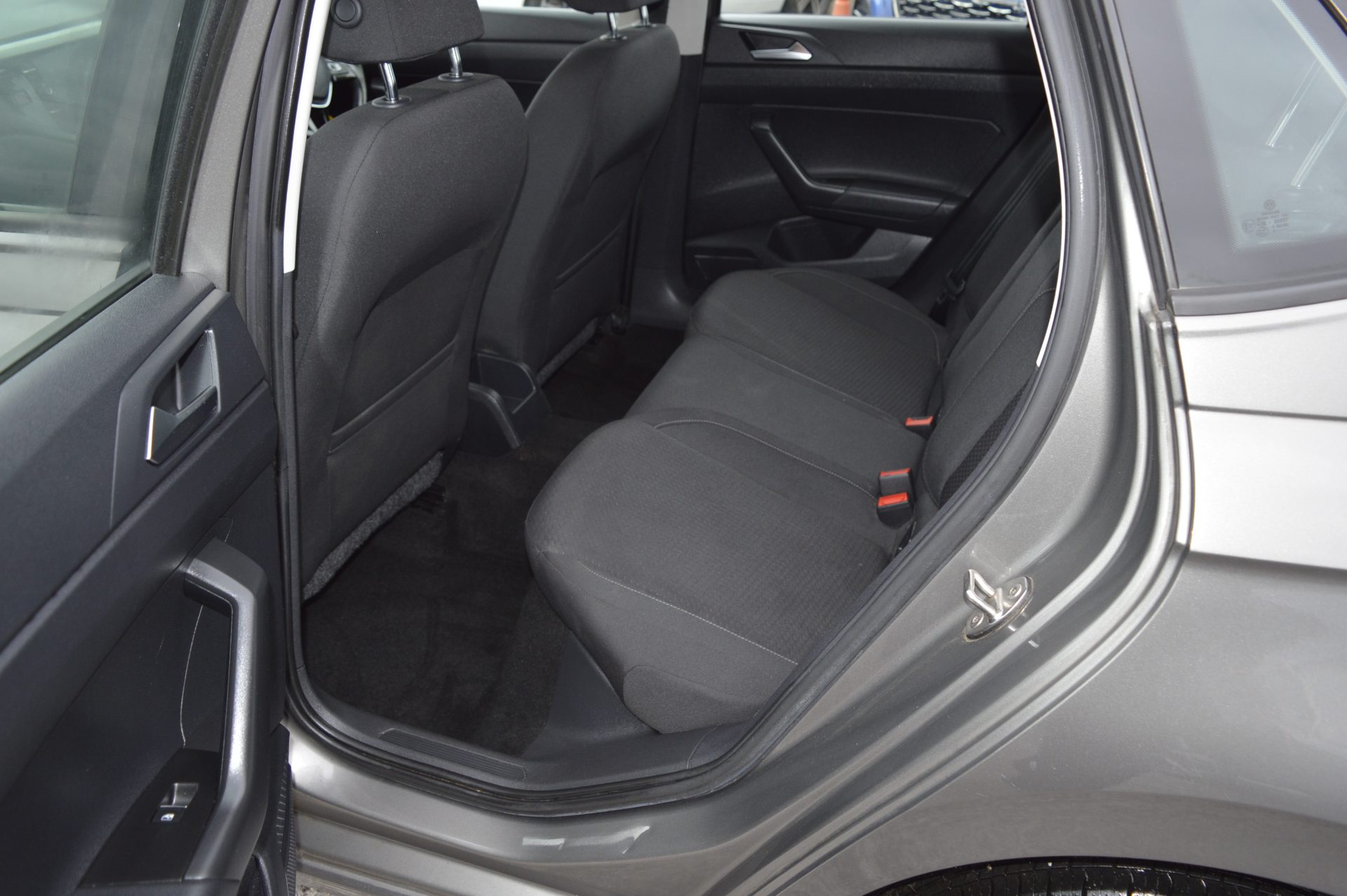 Volkswagen POLO - Image 10