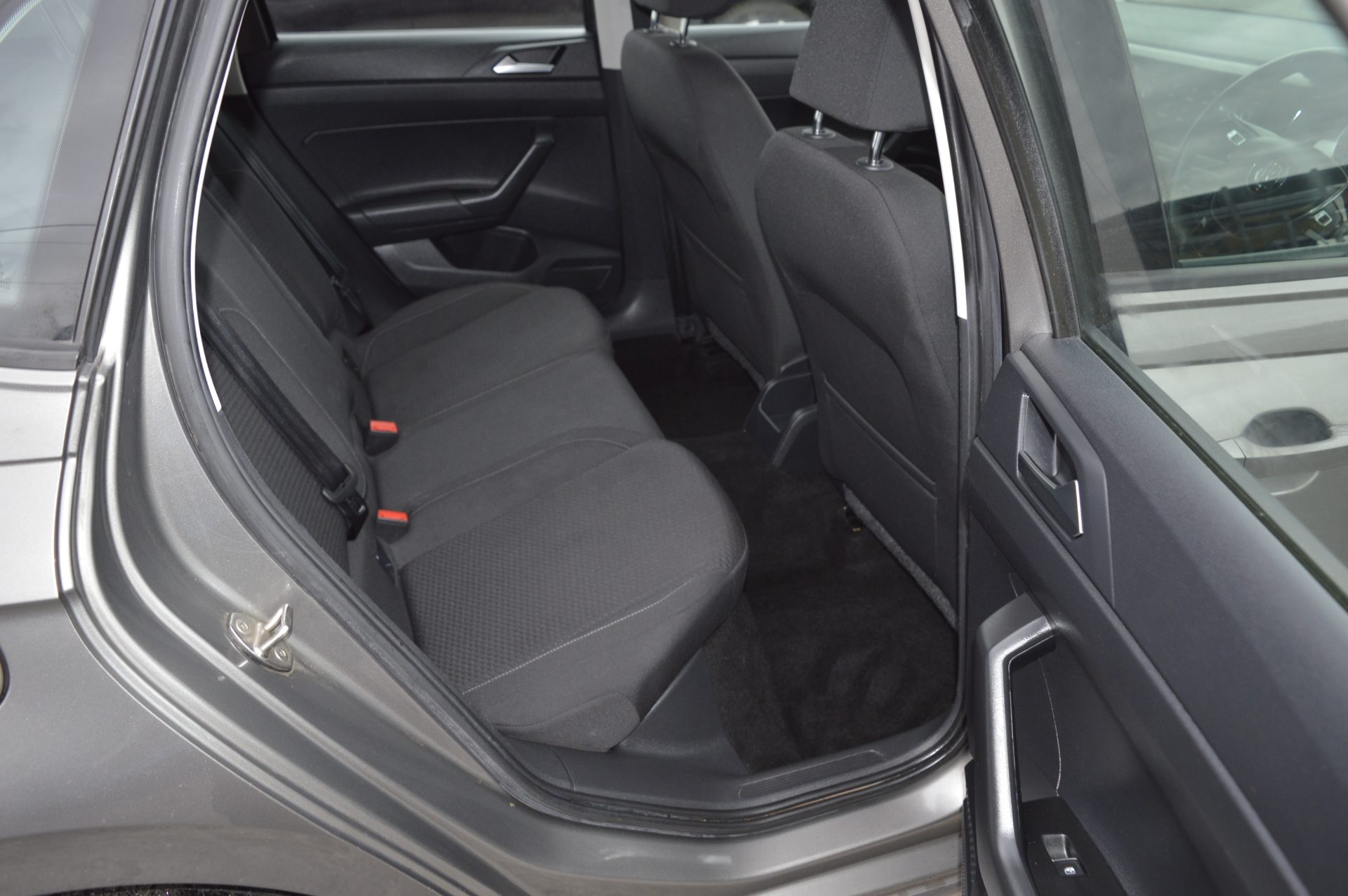 Volkswagen POLO - Image 12