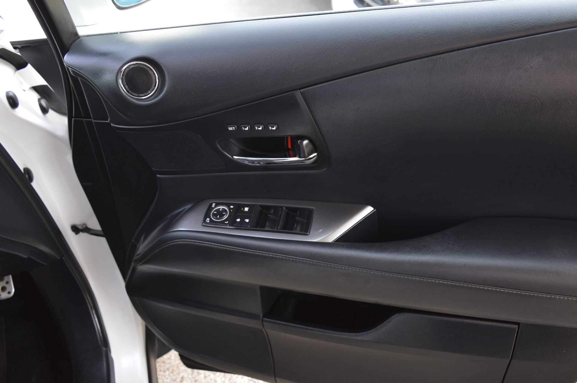 Lexus RX450H - Image 16