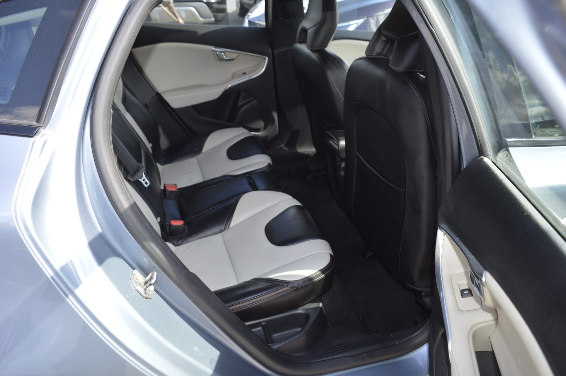 Volvo V40 CROSS COUNTRY - Image 12