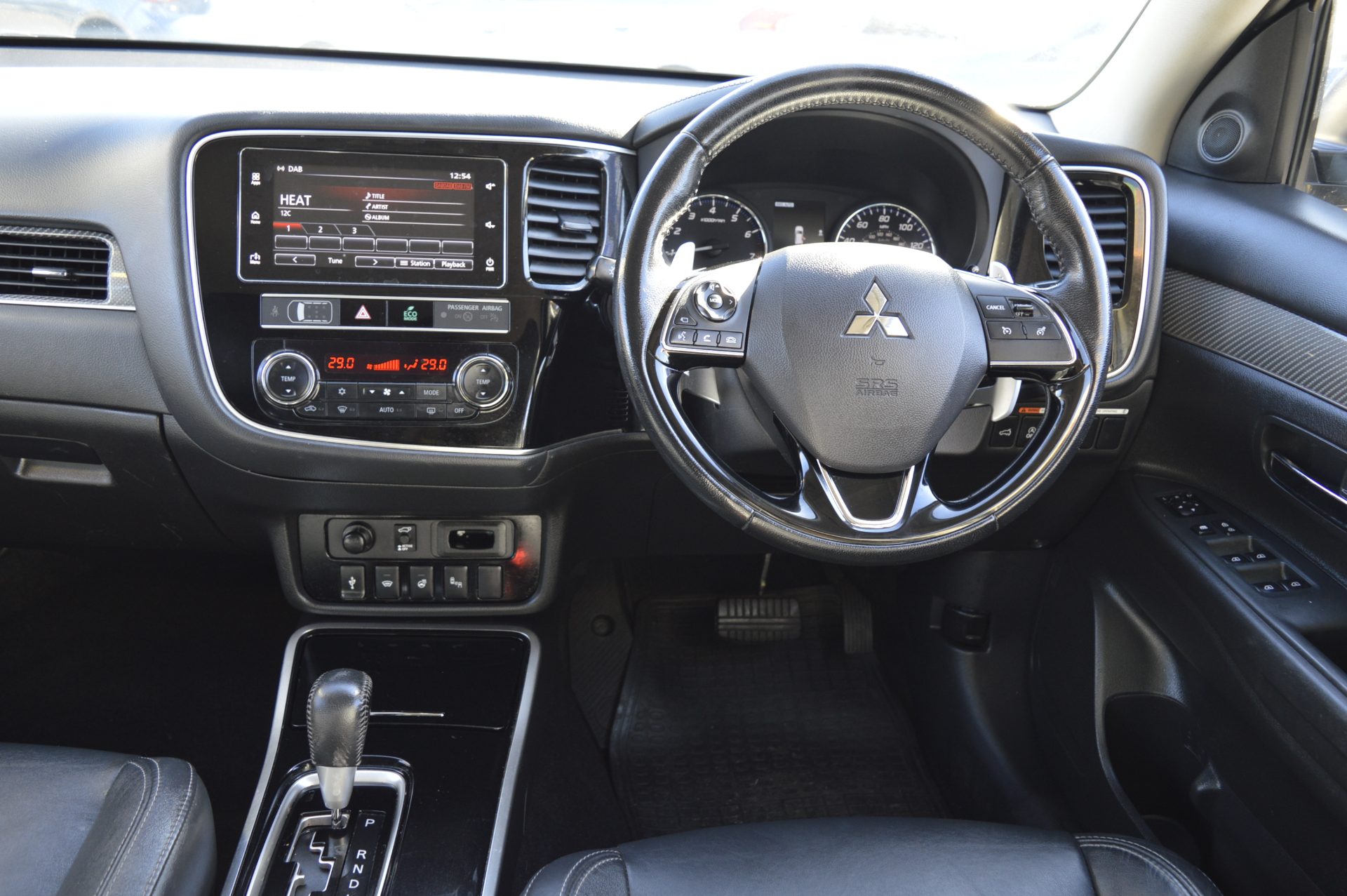 Mitsubishi OUTLANDER AUTO 7 SEATS - Image 15