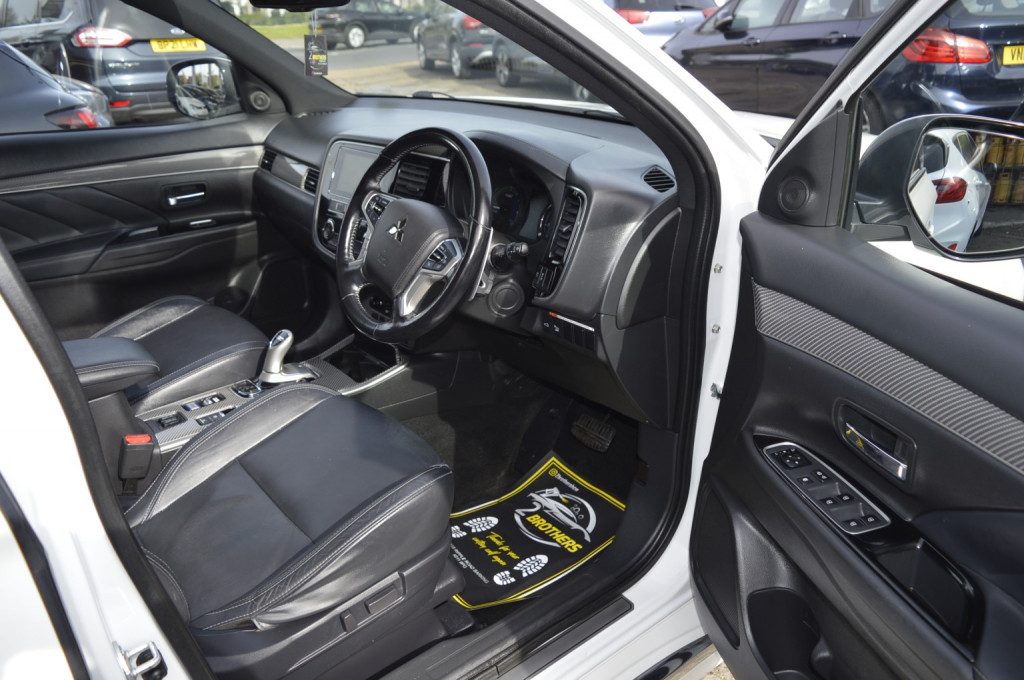 Mitsubishi Outlander - Image 16