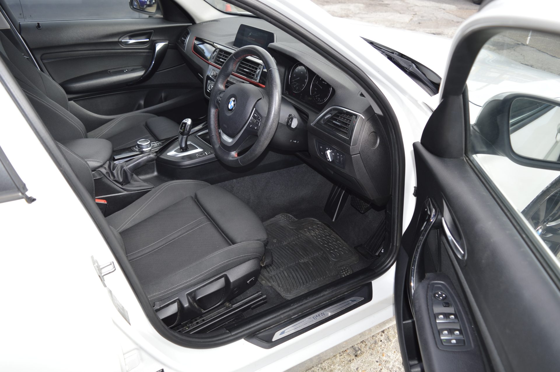 Bmw 1 SERIES 118I AUTO - Image 14