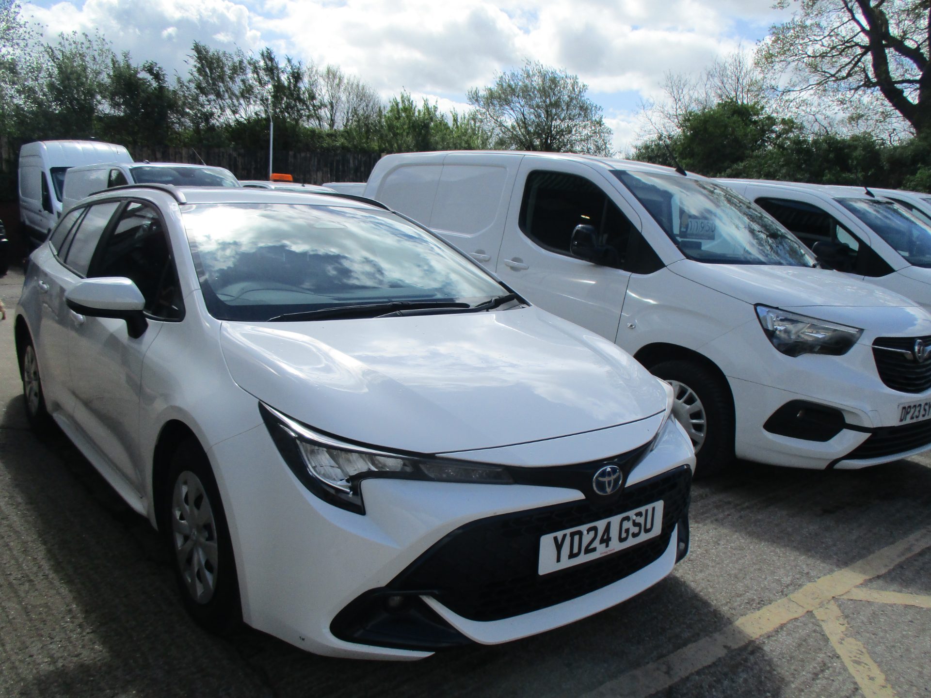 Toyota COROLLA COMMERCIAL HYBRID - Image 1