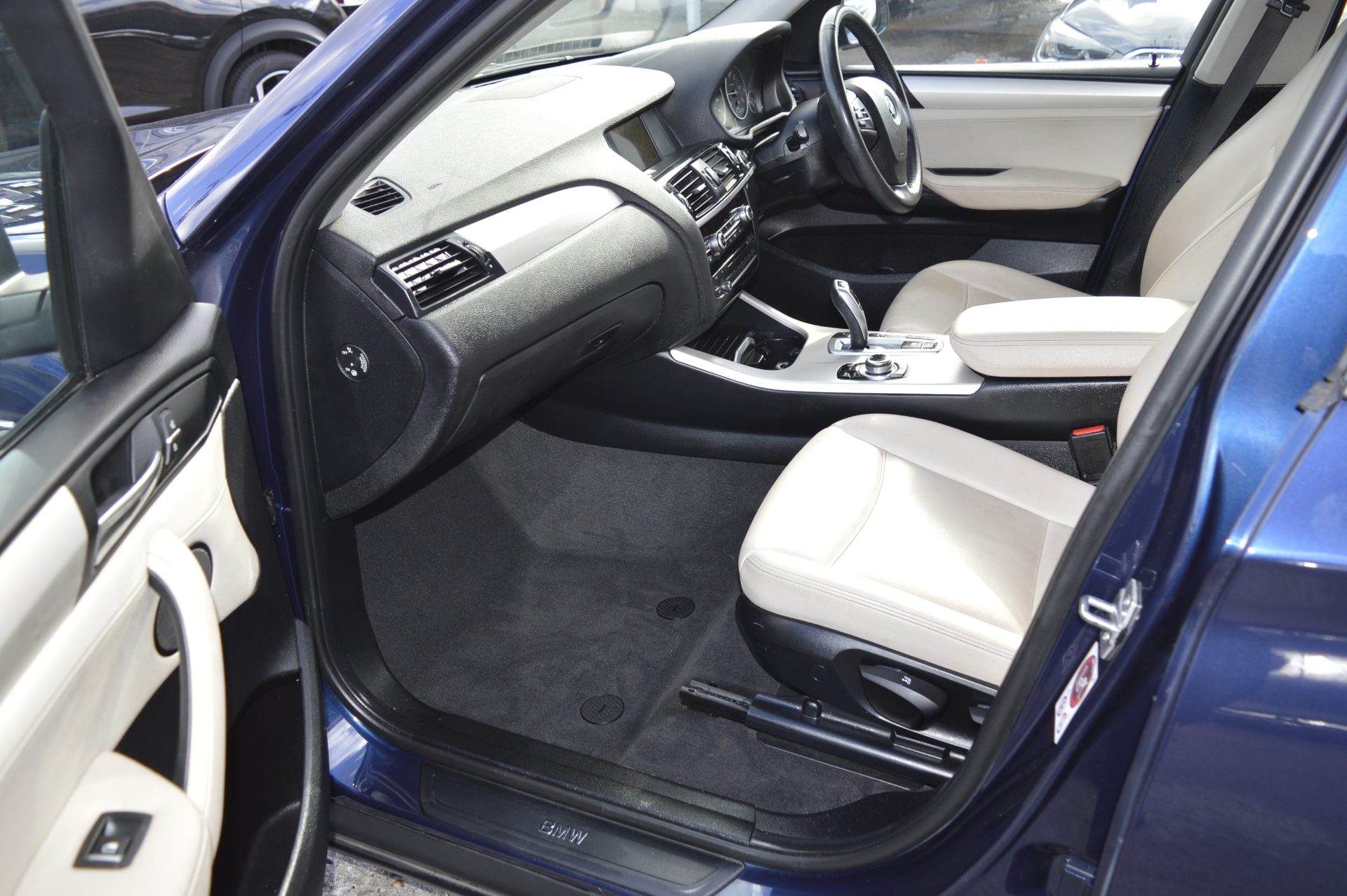 Bmw X3 AUTO LEATHER SAT NAV - Image 12