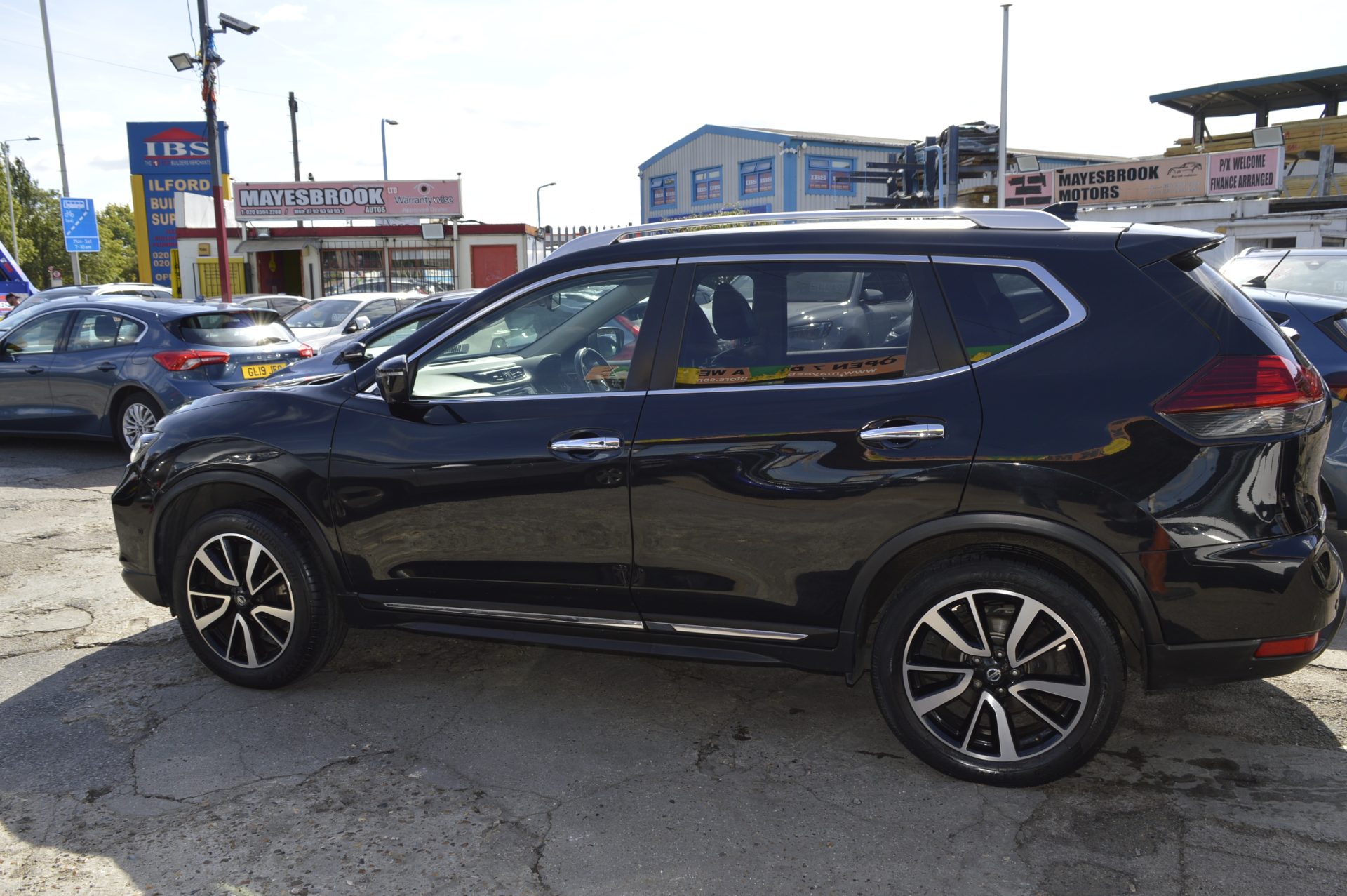 Nissan X-TRAIL TEKNA AUTO 7 SEATS - Image 5