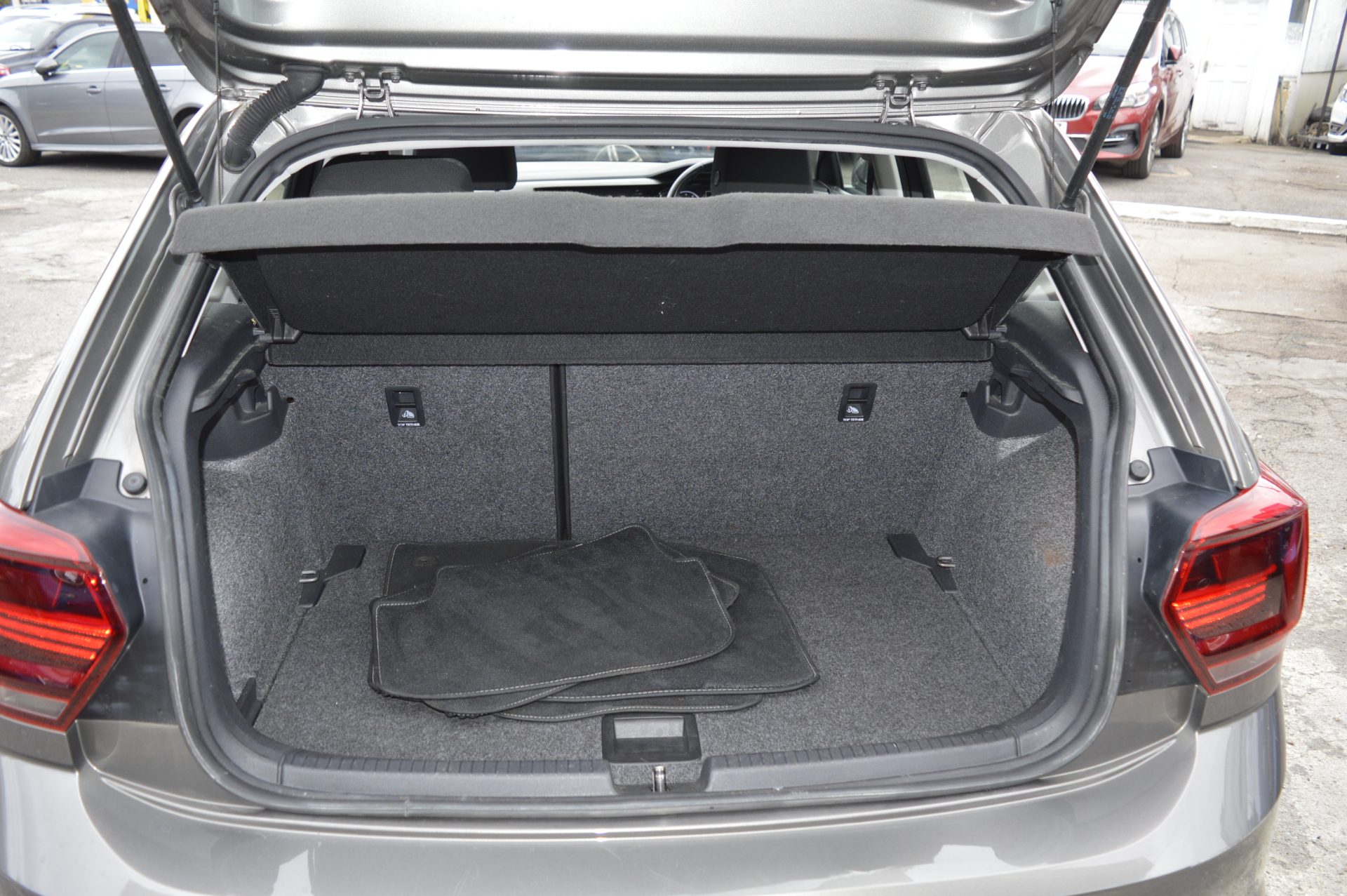 Volkswagen POLO - Image 9